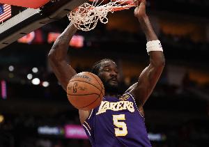 湖人客战步行者 艾顿赛前决定是否出战 斯玛特&八村继续缺阵 - 资讯配图