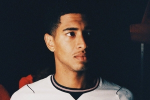 英格兰队球衣售价高昂引发争议,英国首相发言人:理解球迷的不满 - 资讯配图