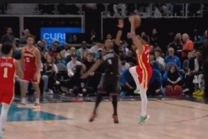 硬解真能进！兰代尔外传 麦科勒姆顶着奥萨尔金鸡独立压哨三分！ - 资讯配图