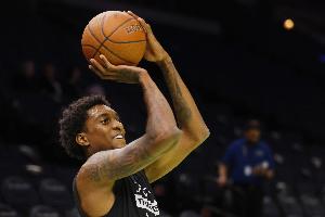 麦克丹尼尔斯：我投篮陷入低迷了吗？如果有 那就接着投就行了 - 资讯配图