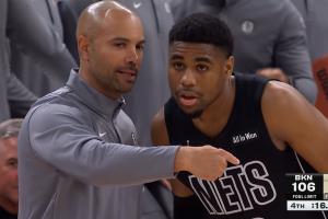 演都不演了？篮网最后先慢三步上篮过桥 然后后场扔三分直接结束 - 资讯配图