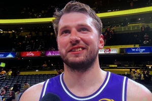 结束6连客!东契奇:很想回家 虽然路途遥远但我已经迫不及待了 - 资讯配图