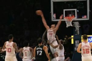 超级大“血”帽！杜兰特最后一攻失误 申京高高跃起血帽拯救比赛 - 资讯配图