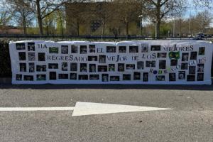 感动！皇马基地外球迷张贴照片支持罗德里戈，球员发文：感谢 - 资讯配图