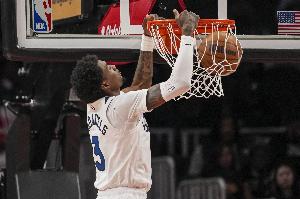 全队唯一上双!麦克丹尼尔斯半场6中4拿到10分1板2帽 - 资讯配图