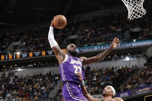 费舍尔：詹姆斯接受角色转变 他的态度影响全队 - 资讯配图