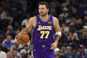 首节的神！东契奇首节继续超神 12中8狂轰21分+2助0失误！ - 资讯配图