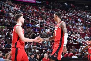 打了72场还没找到传球默契？申京：有时候是判断偏差 非沟通问题 - 资讯配图