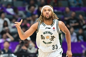 谁也防不住！卡特莱特25中13狂轰44分7板13助4断 下半场独得33分 - 资讯配图