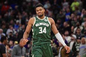 萧华：对NBPA关于字母被要求赛季报销的声明感到惊讶 我们会调查 - 资讯配图