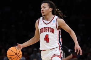 休斯敦大学不敌伊利诺伊止步16强 弗莱明斯10中4得到11分6板4助 - 资讯配图