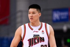 两双到手！曾繁日6中5拿到14分12板 三分1中1 - 资讯配图