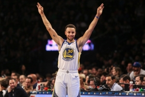 总决赛末节+加时59罚57中!勇媒:库里大场面关键表现从未被提及 - 资讯配图