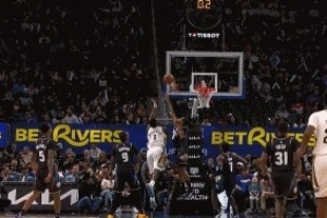 时间刚刚好！锡安接球中路突击 起飞出手压哨命中 - 资讯配图