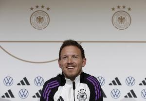 纳帅：备战时间很有限 希望穆西亚拉尽快康复；后防阵容基本定了 - 资讯配图