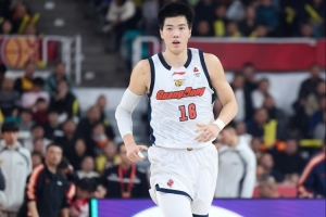 媒体人：焦泊乔本季想尽快融入广东队&压力大 保持愉悦心情很重要 - 资讯配图