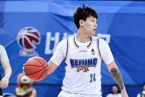 赵睿:感谢广东球迷喜爱与支持 第一次回到这主场&一切还是很熟悉 - 资讯配图