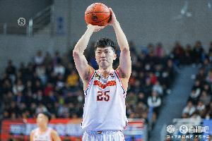 前19分59秒魔鬼最后1秒变天使！张皓嘉半场压哨三分 3中1得3分2板 - 资讯配图