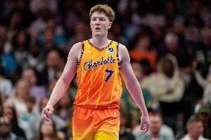 克尼佩尔4次单场25+5+5+5三分 新秀历史第二多 仅次于库里 - 资讯配图