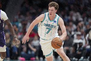 青春风暴!黄蜂半场5人得分上双 克尼佩尔11分 - 资讯配图