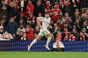 记者:马奎尔留队已达原则性协议,同时曼联会寻找新的年轻中卫 - 资讯配图