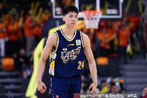 记者：本场京粤大战无疑是本赛季至今最精彩比赛 崔永熙状态可喜 - 资讯配图