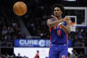 活塞主帅:奥萨尔让我想起了阿泰的防守风采 没几个人能做到这样 - 资讯配图