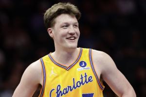 本赛季三分王之争:克尼佩尔253记第一 东契奇242记第二 - 资讯配图