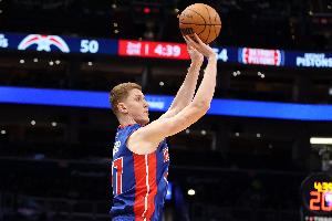 活塞主帅：许尔特现在愈发从容 懂得如何把攻防两端特点发挥出来 - 资讯配图