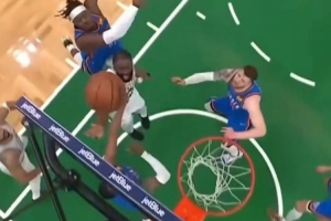 杰伦·布朗吐槽多特:打我头那一下就像爷爷打孙子一样 真烦 - 资讯配图