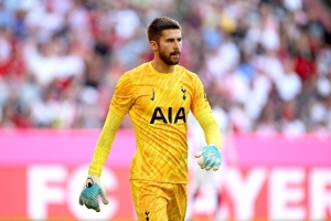 英媒:维卡里奥特意挑选热刺空档期接受疝气手术,他长期受此折磨 - 资讯配图