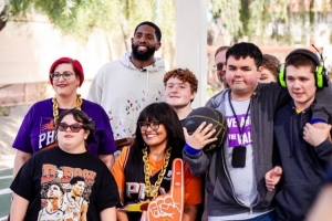 做公益！罗伊斯·奥尼尔为当地校区捐赠2万美元 以此支持师生发展 - 资讯配图