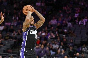 扛起球队！德罗赞半场11中8砍下21分4板5助 次节独得17分 - 资讯配图