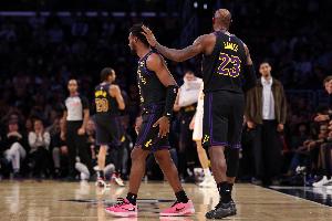 蒂格：看老詹布朗尼并肩作战很震撼 他作为老爹很不容易让人动容 - 资讯配图