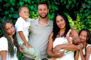 库里：有三胎后确实想要个老四 但怕妻子孕期血压高 当时也很犹豫 - 资讯配图