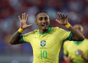 阿斯：拉菲尼亚周五将接受检查确定伤情，极难出战巴西下场热身赛 - 资讯配图