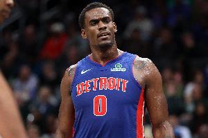 挑大梁！杜伦7中6砍半场最高17分外加7板3助2帽 罚球6中5 - 资讯配图