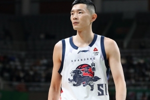 你才是大腿！陈林坚半场15分钟 三分5中3&7罚6中砍下15分 - 资讯配图