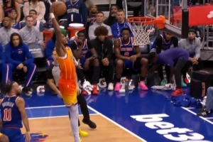 还搁那下蛋呢！迪亚巴特生抢唐斯速推反击 米勒一飞冲天单臂战斧 - 资讯配图