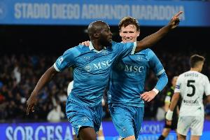 记者:卢卡库拒绝归队面临罚款,那不勒斯不同意他留在比利时恢复 - 资讯配图