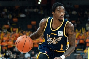 火力全开！萨姆纳22中11&罚球5中4砍28分4板5助3断 得分全场最高 - 资讯配图