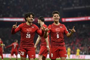 阿斯：居莱尔是国家队的明星和领袖，他肩负着土耳其人的世界杯梦 - 资讯配图