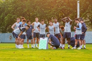 围在一起的这一刻 比战术更重要的，是彼此，适合一直放在屏幕里 - 资讯配图