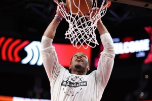 今天不卧底！扬布拉德半场7中4&罚球5中5砍下20分5板2助 - 资讯配图