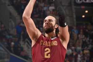 外线彻底投疯了!斯特鲁斯上半场10中8爆砍22分3板 三分8中6 - 资讯配图