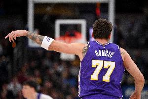 每分钟得0.99分！东契奇三月共出战560分钟 共砍下558分！ - 资讯配图