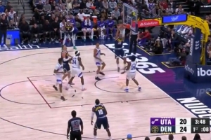 三叉戟配合！穆雷吊传&约基奇不停球抛传 戈登底线空接双手背扣 - 资讯配图