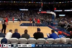 继续延续！亚历山大强突公牛两人造杀伤拿到21分 连续第134场20+ - 资讯配图