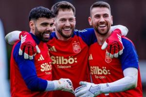 一门已定！德拉富恩特：乌奈·西蒙地位毋庸置疑，拉亚也很棒 - 资讯配图