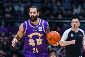 火力全开！里勒20投12中&罚球9中6砍35分3板1助1帽 得分全场最高 - 资讯配图